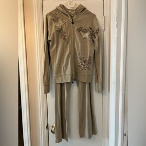 NWT Sweatshirt and Sweatpants Vertigo Paris